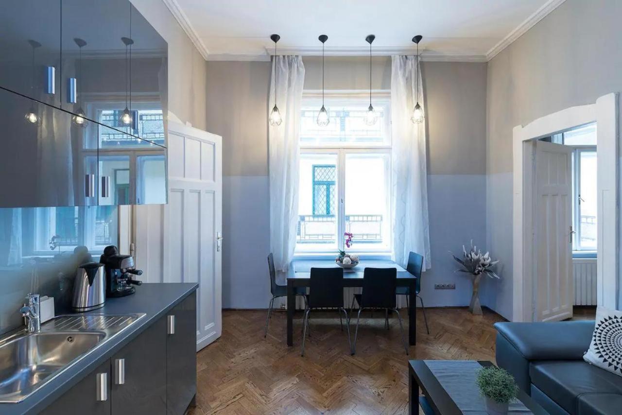Vaci Street Apartments Budapest Luaran gambar