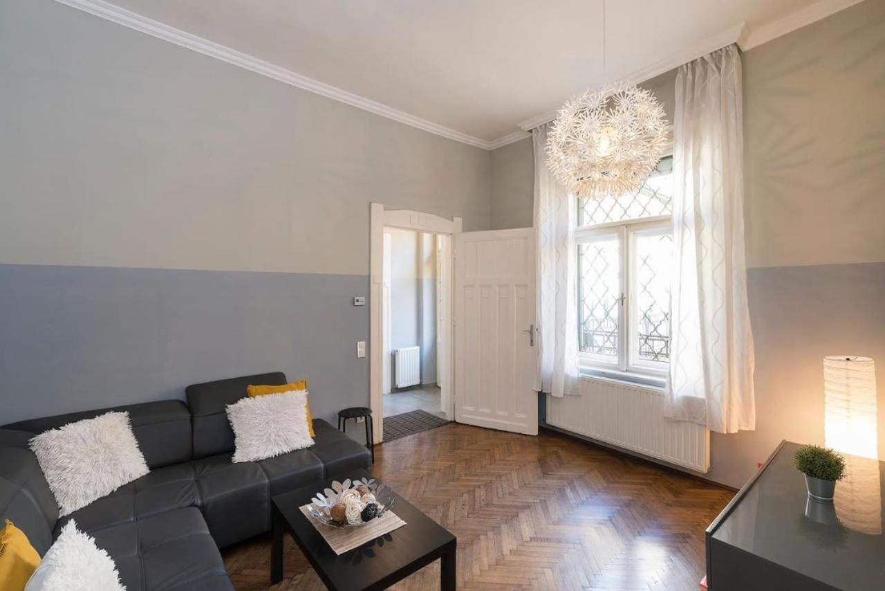Vaci Street Apartments Budapest Luaran gambar