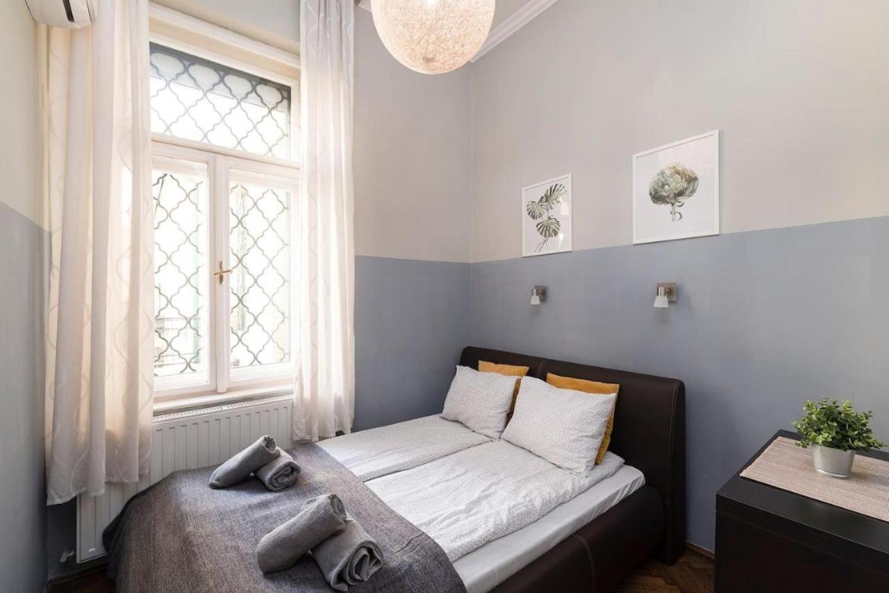Vaci Street Apartments Budapest Luaran gambar