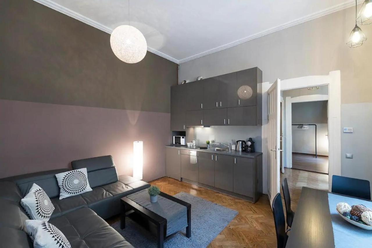 Vaci Street Apartments Budapest Luaran gambar